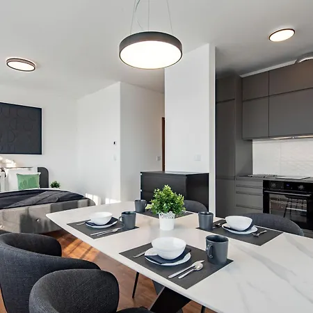 Sunny - Balcony - Very Modern - Next To River *