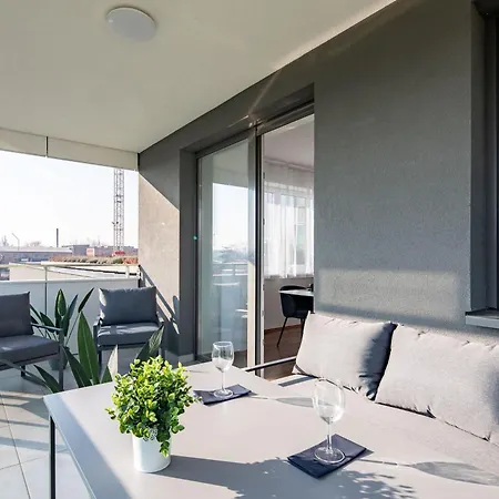 Sunny - Balcony - Very Modern - Next To River