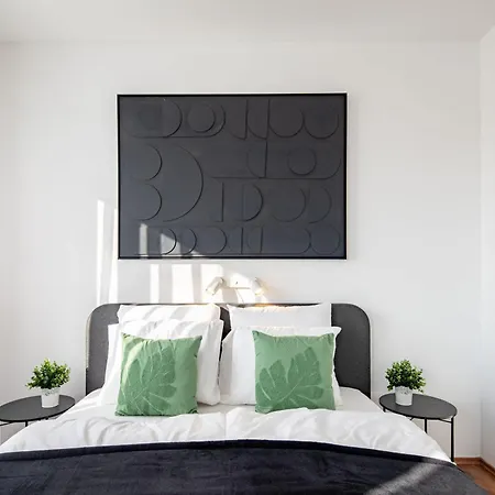 Sunny - Balcony - Very Modern - Next To River *