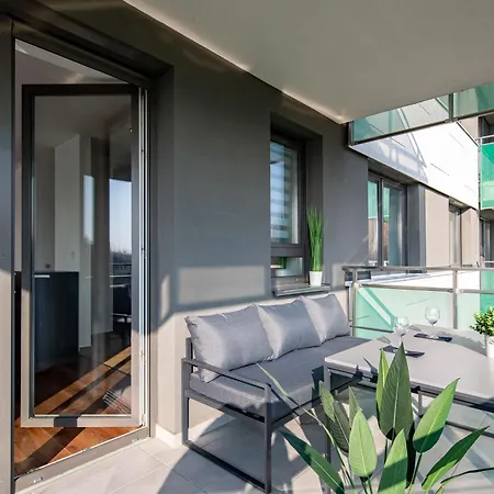 Sunny - Balcony - Very Modern - Next To River *