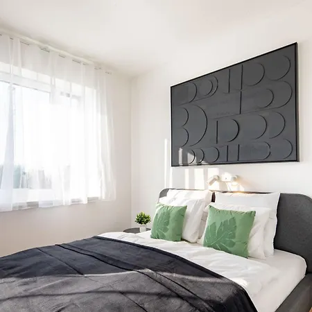 Sunny - Balcony - Very Modern - Next To River Apartment *