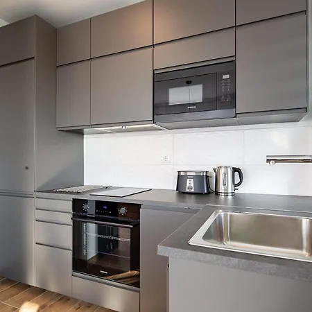 Sunny - Balcony - Very Modern - Next To River Διαμέρισμα