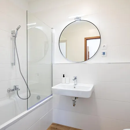 Sunny - Balcony - Very Modern - Next To River Διαμέρισμα *